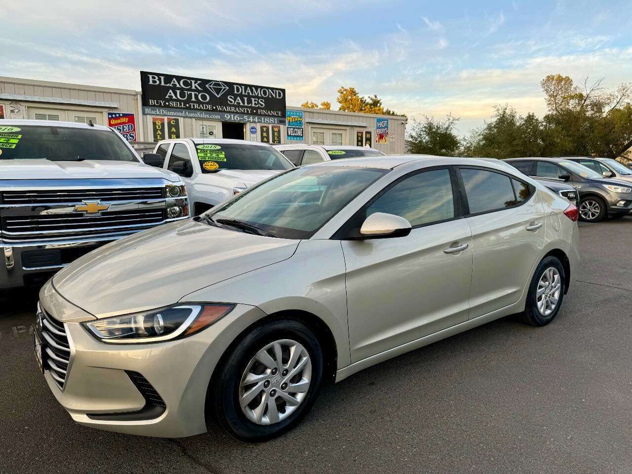 Used 2017 Hyundai Elantra SE image 4