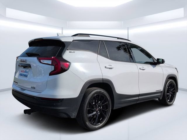 Used 2024 GMC Terrain SLT w/ Tech Package FWD image 3