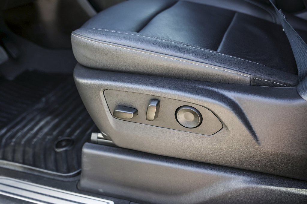 Used 2025 Chevrolet Silverado 2500 LTZ w/ LTZ Convenience Package image 11