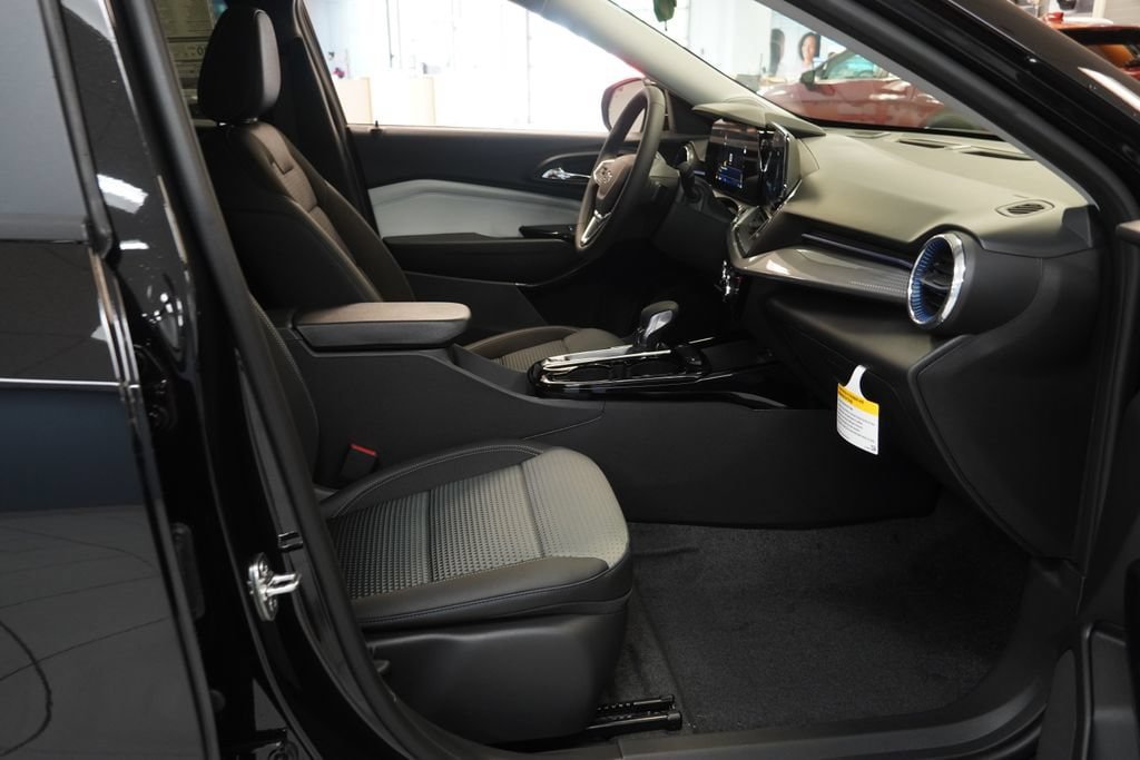 New 2026 Chevrolet Trax LT w/ Driver Confidence Package FWD image 24