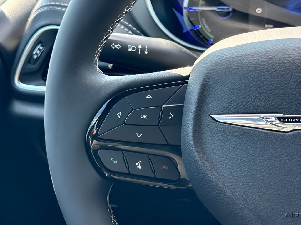 Used 2024 Chrysler Pacifica Premium FWD image 15