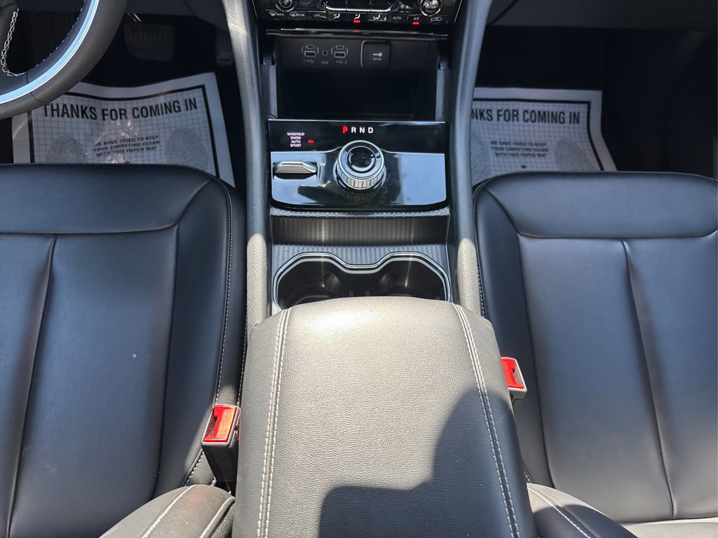 Used 2025 Jeep Grand Cherokee L Limited w/ Black Appearance Package image 18