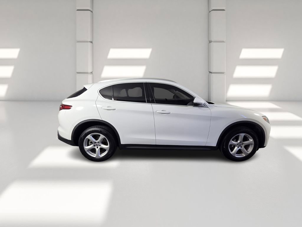 Used 2020 Alfa Romeo Stelvio image 5