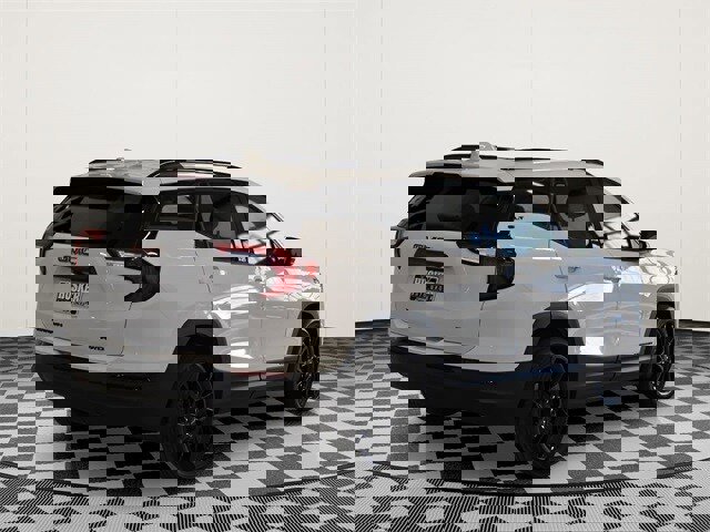 Used 2024 GMC Terrain SLT w/ Elevation Edition image 4