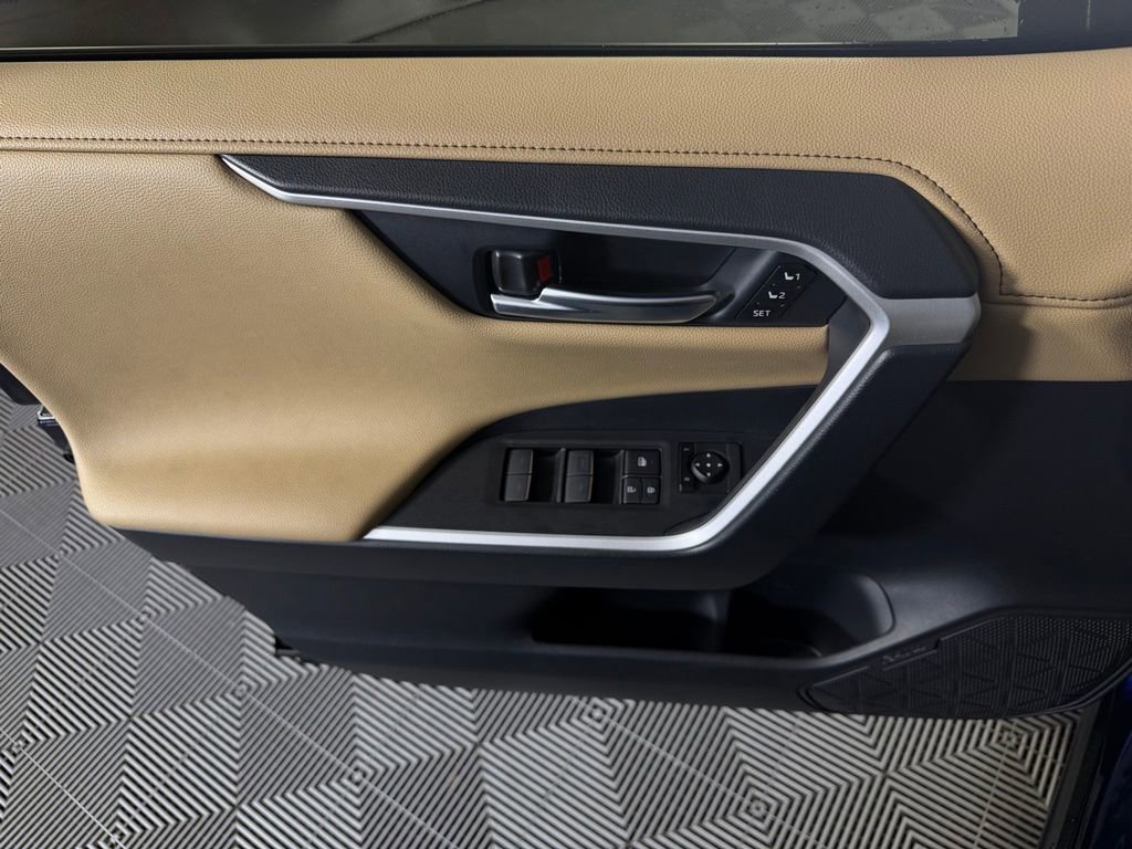 Used 2025 Toyota RAV4 Limited w/ Advanced Technology Package image 24