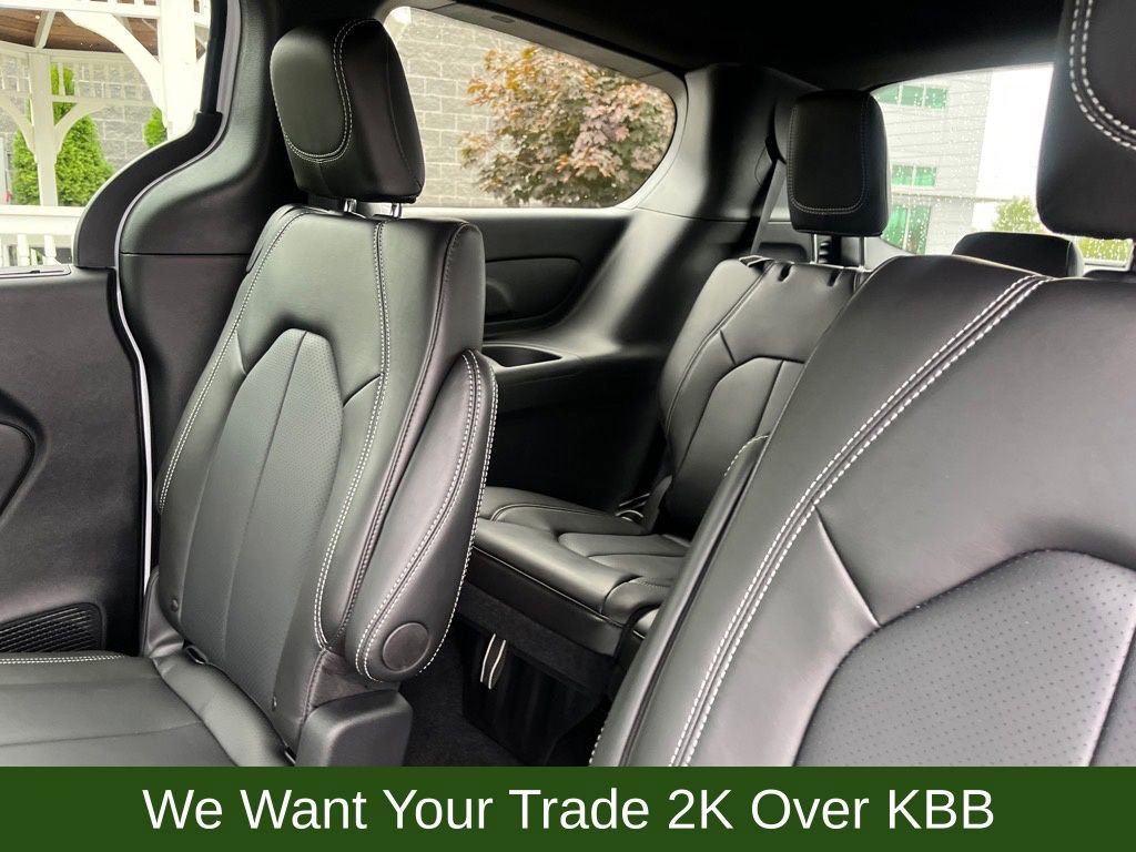 New 2026 Chrysler Pacifica Select w/ S Appearance Package image 10