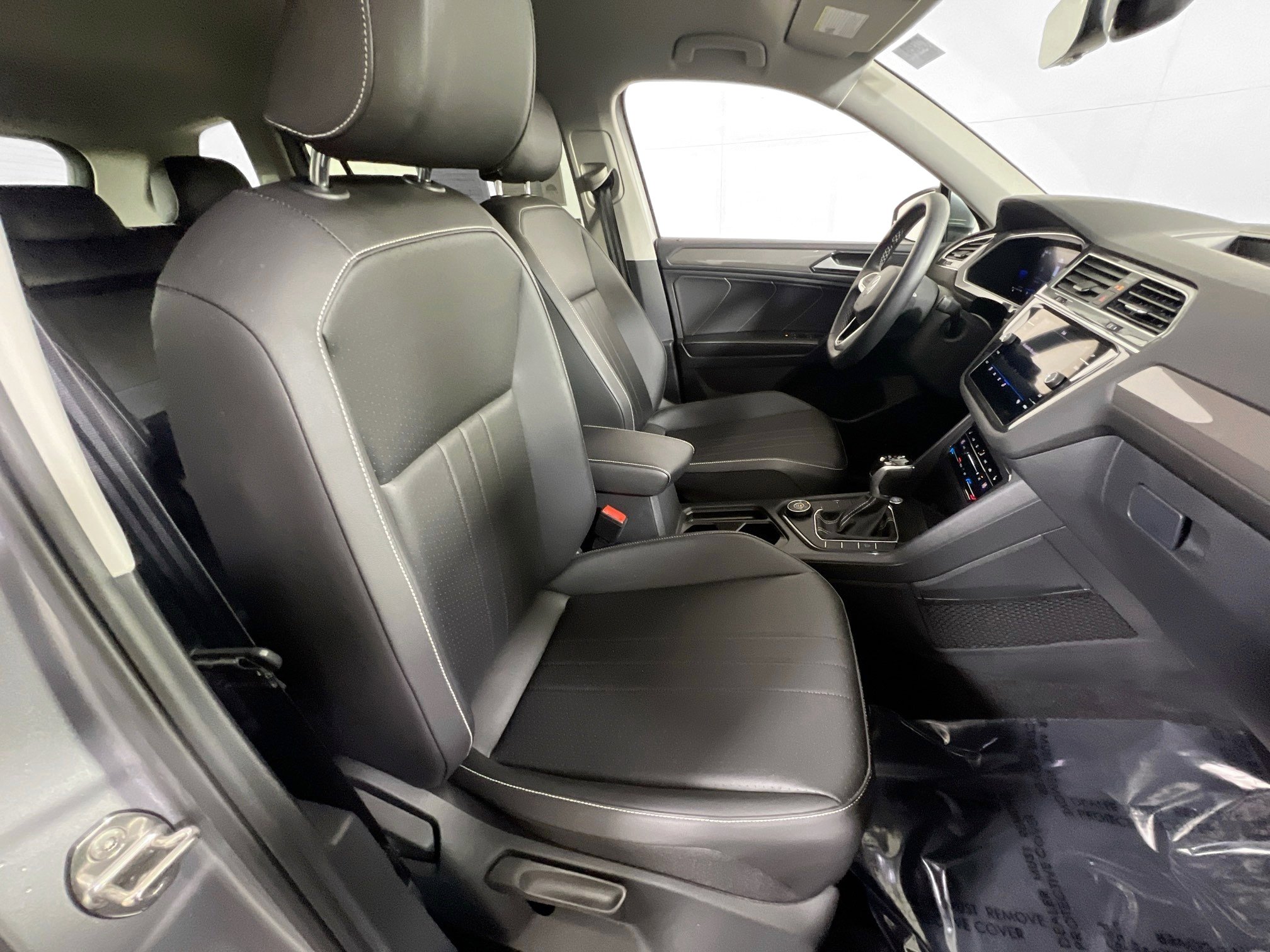 Used 2022 Volkswagen Tiguan SE AWD/4WD image 25
