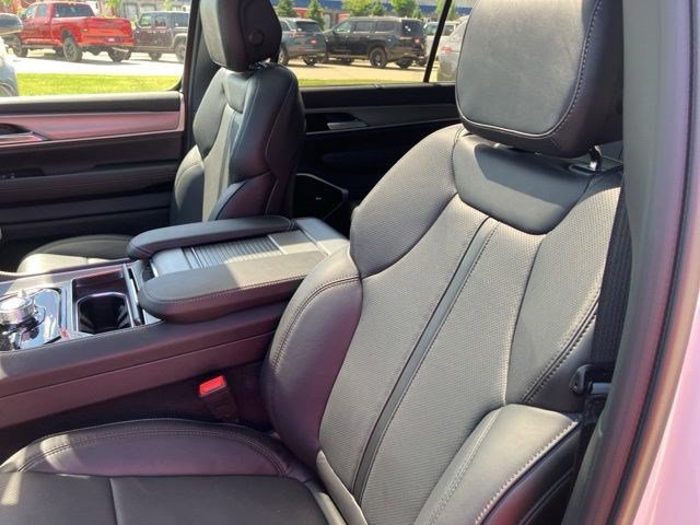 New 2026 Jeep Grand Wagoneer L Limited AWD/4WD image 13