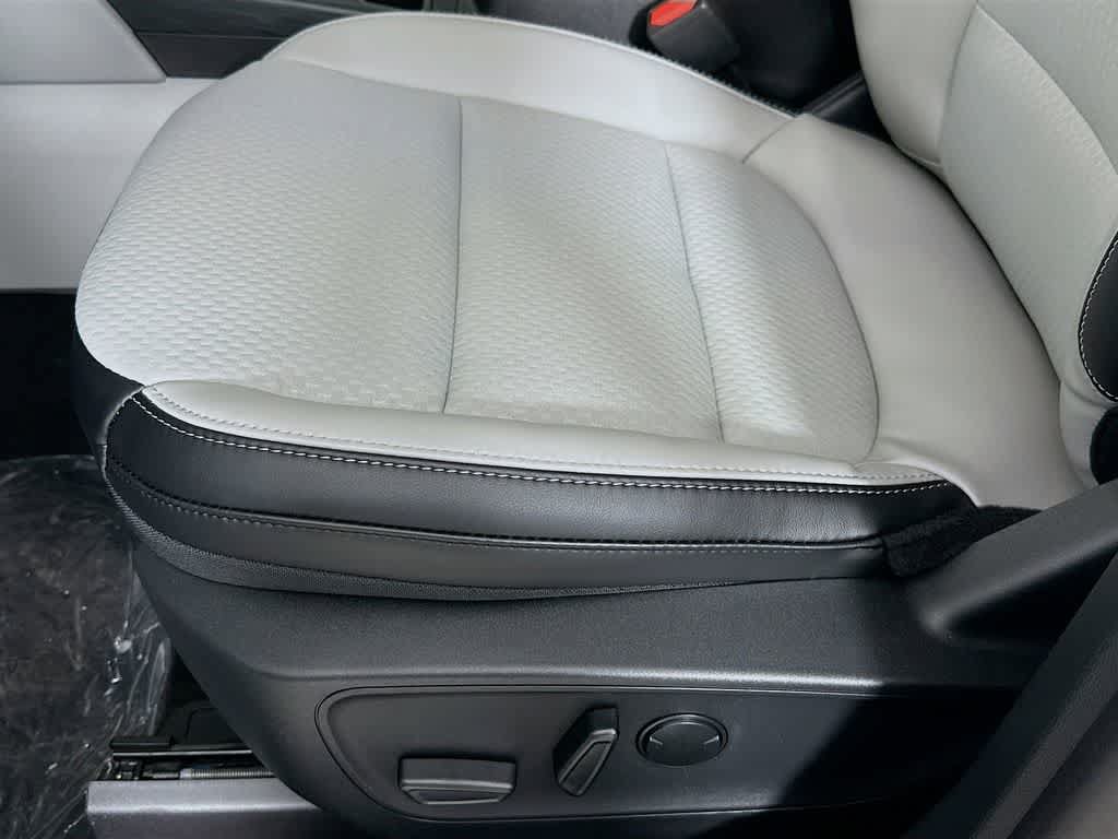 Used 2025 Ford Escape SE FWD image 29