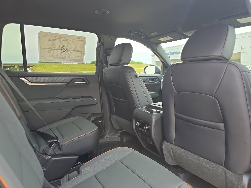 New 2026 GMC Acadia AT4 w/ LPO, Floor Liner Package AWD/4WD image 17