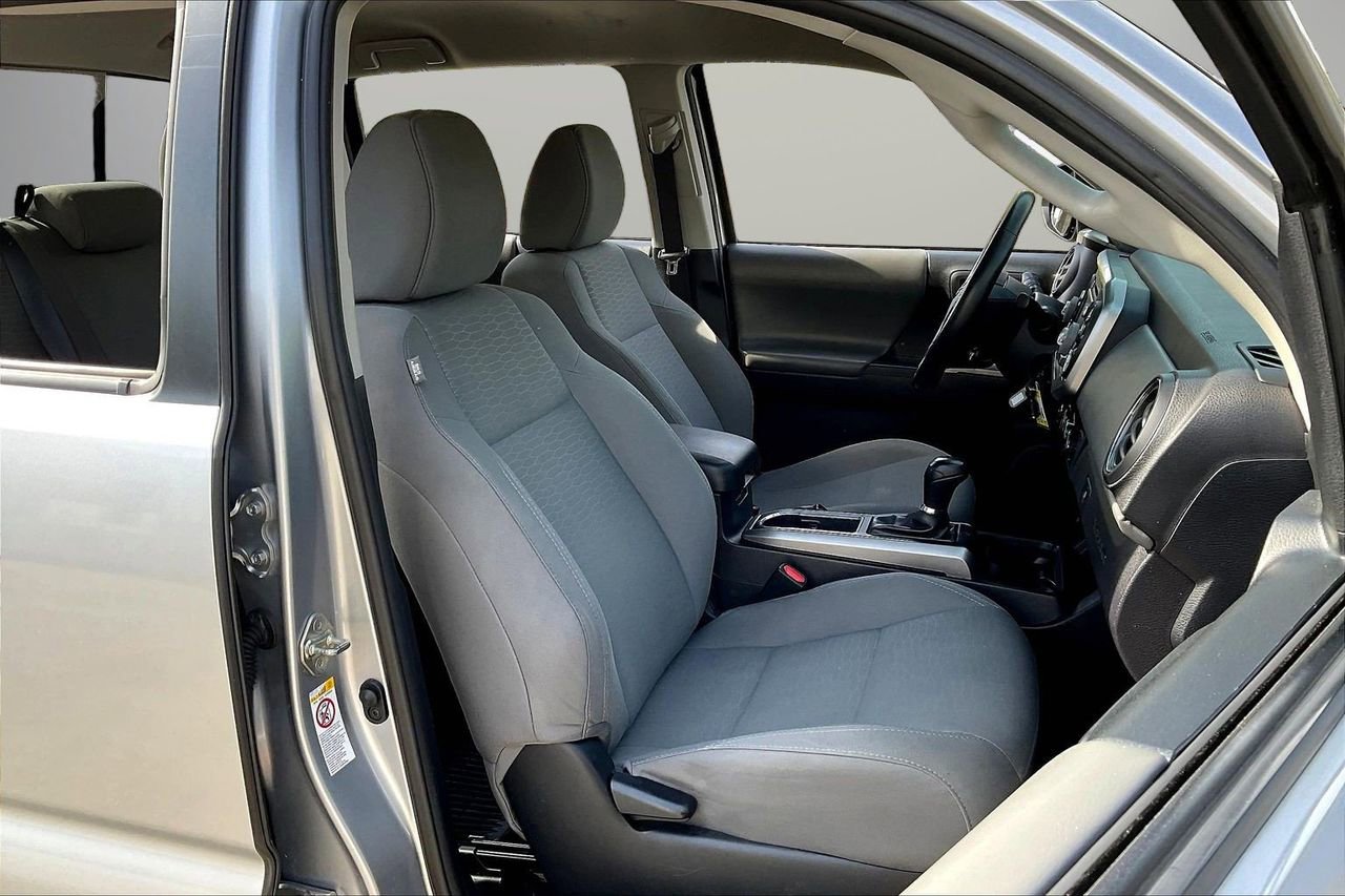 Used 2018 Toyota Tacoma SR5 AWD/4WD image 23