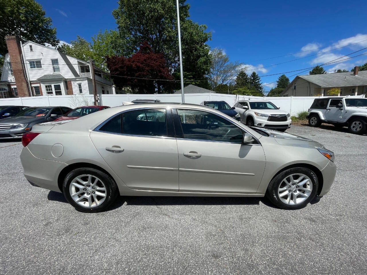 Used 2015 Chevrolet Malibu LT w/ Power Convenience Package FWD image 5