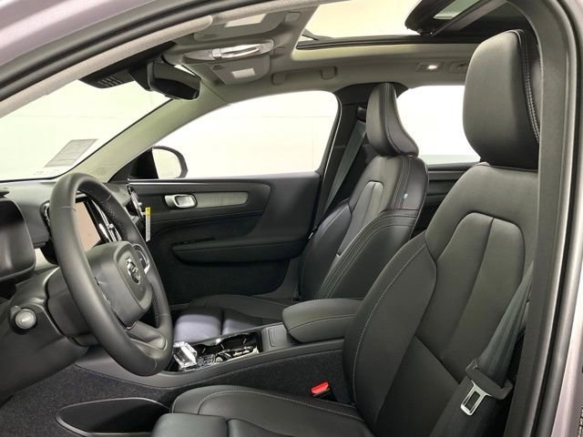 New 2026 Volvo XC40 B5 Plus w/ Protection Package Premier image 32