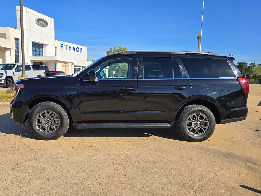 Used 2025 Ford Expedition Active image 2