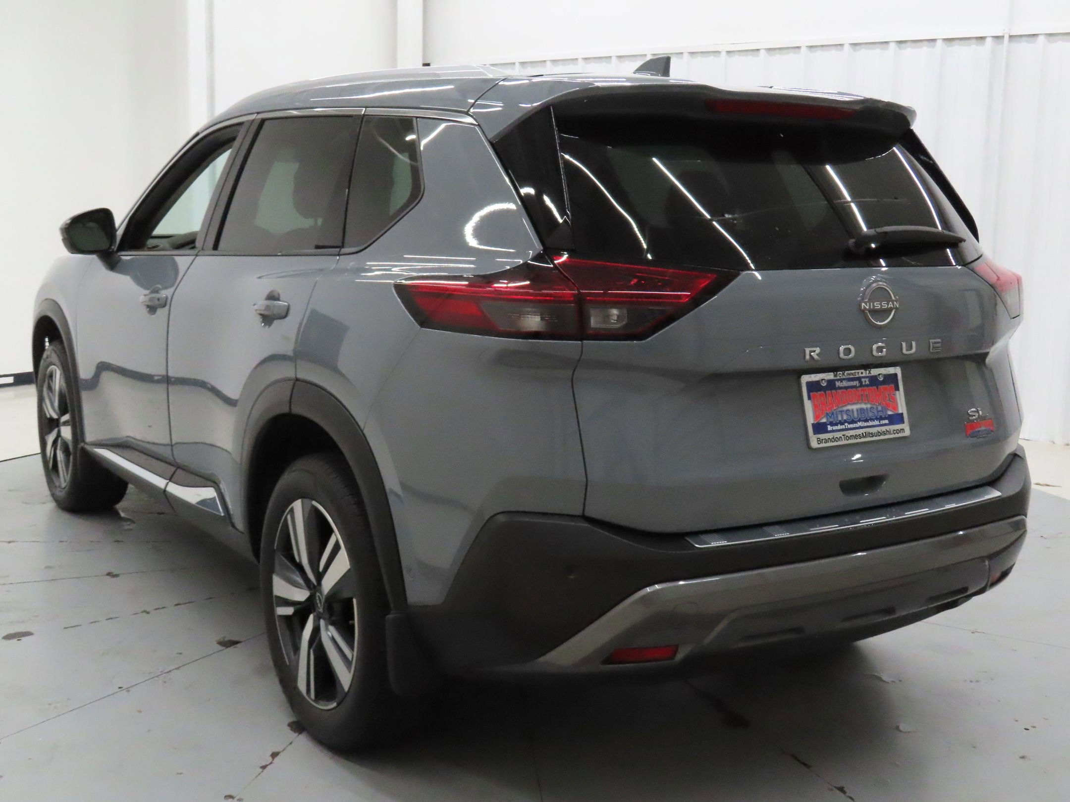 Used 2023 Nissan Rogue SL w/ SL Premium Package image 5