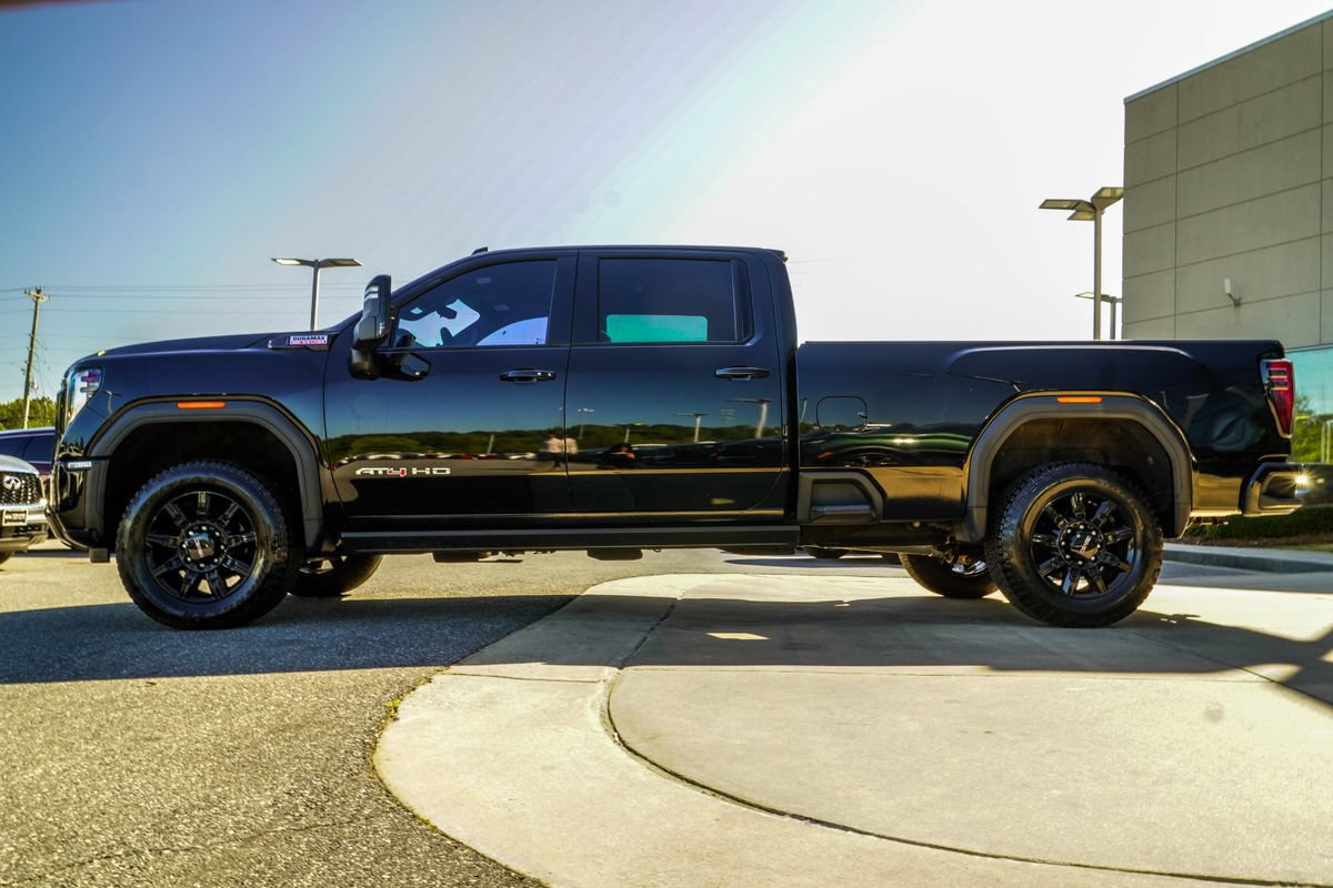 Used 2024 GMC Sierra 2500 AT4 w/ AT4 Premium Plus Package AWD/4WD image 10