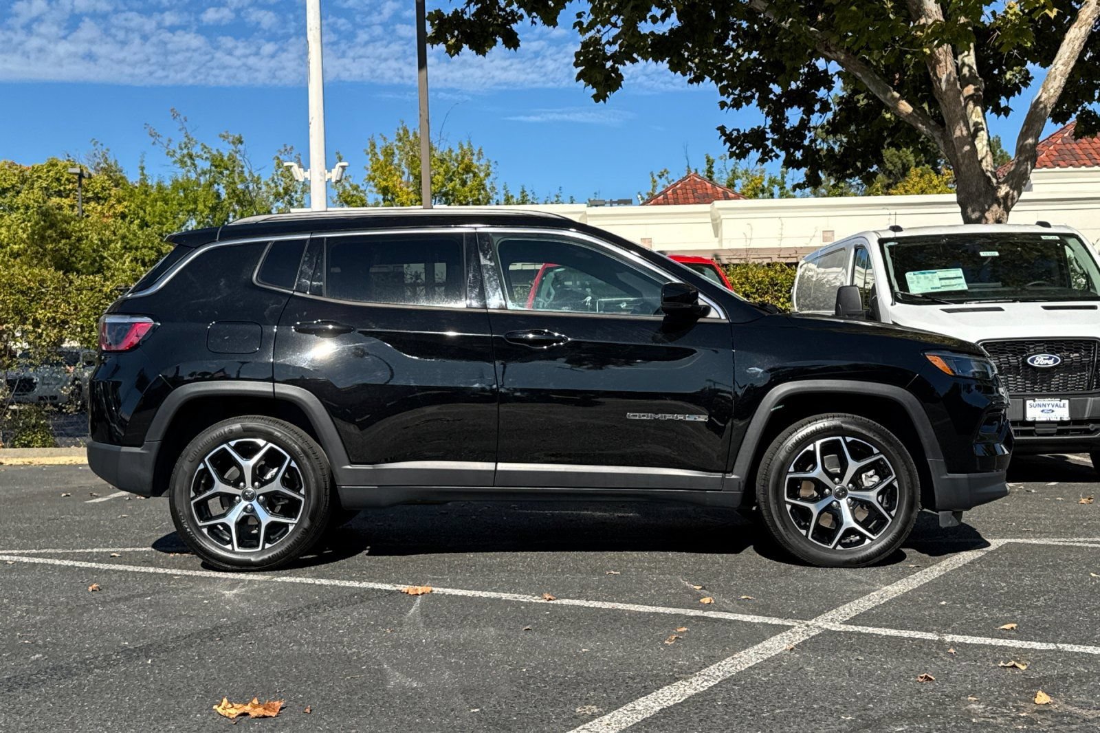 Used 2025 Jeep Compass Limited AWD/4WD image 3