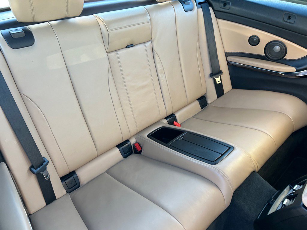 Used 2016 BMW M4 Convertible image 17