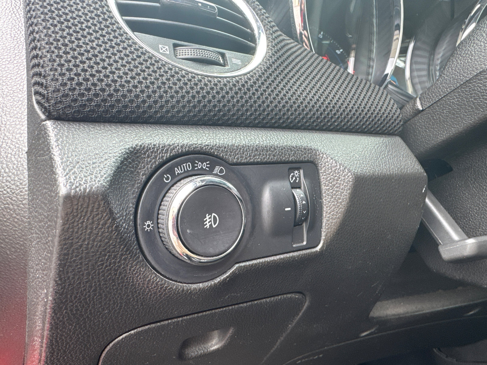 Used 2014 Chevrolet Cruze LTZ w/ RS Package image 31