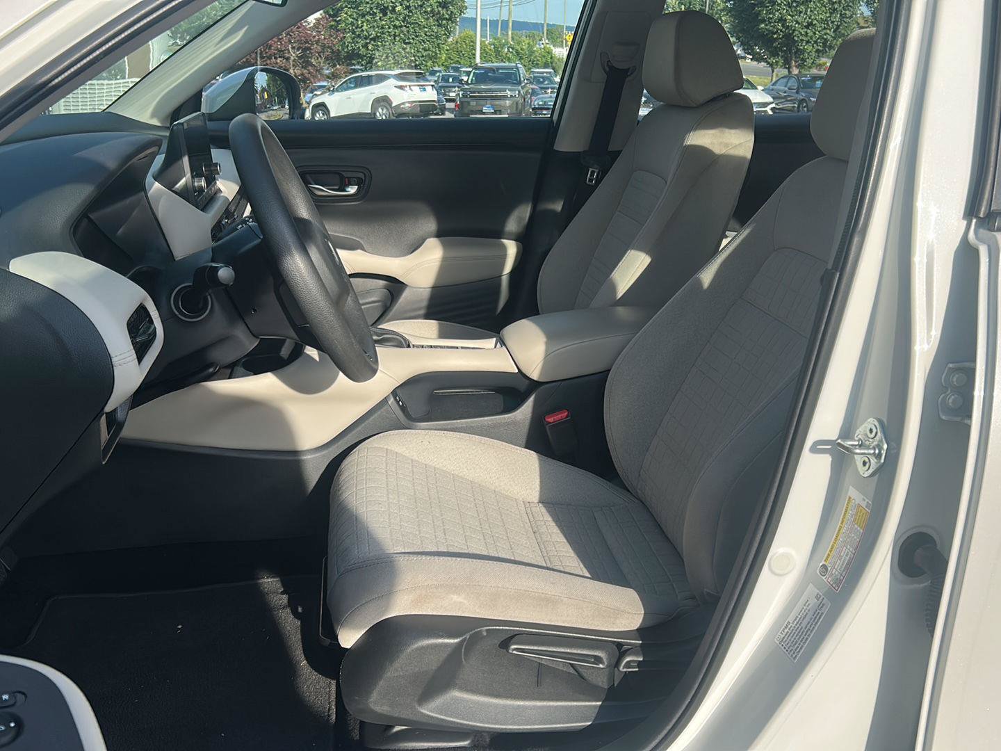 Used 2025 Honda HR-V LX image 12
