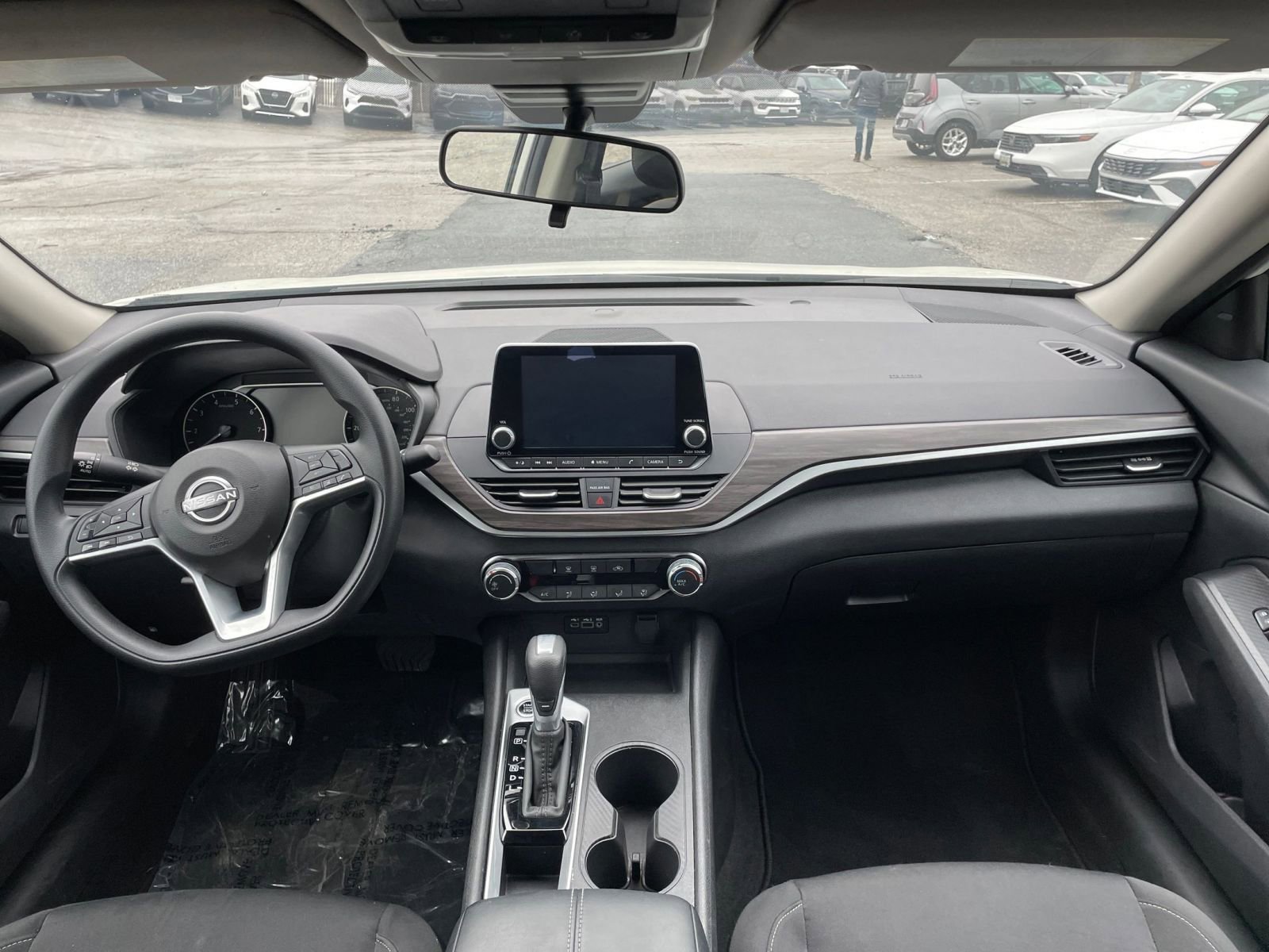 Used 2025 Nissan Altima 2.5 SV image 32