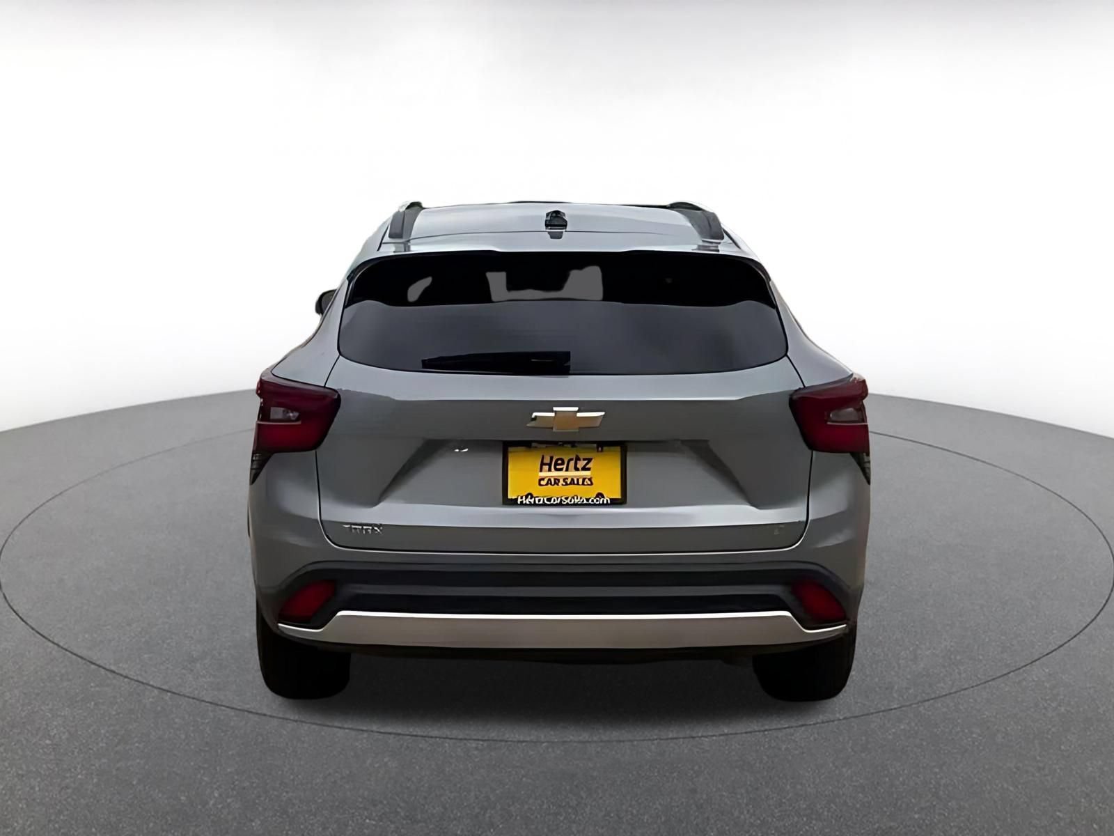 Used 2025 Chevrolet Trax LT w/ LT Convenience Package FWD image 9