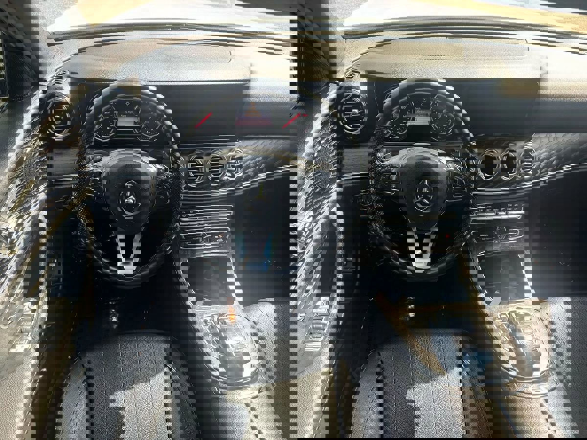 Used 2018 Mercedes-Benz E 300 w/ AMG Line Exterior image 10