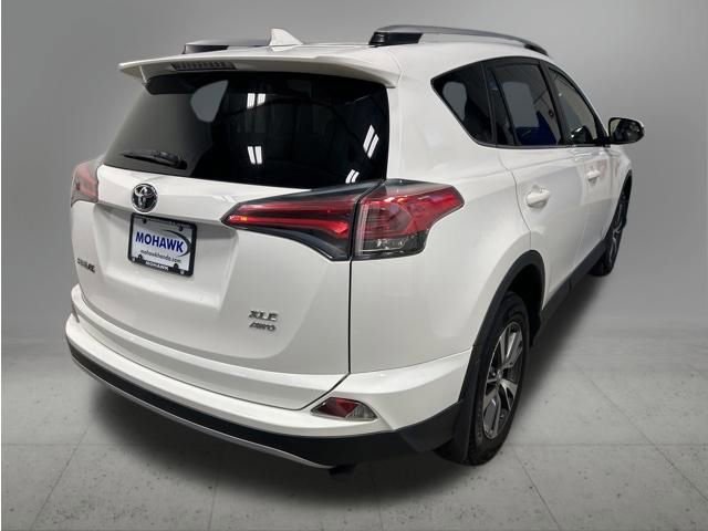 Used 2017 Toyota RAV4 XLE AWD/4WD image 5