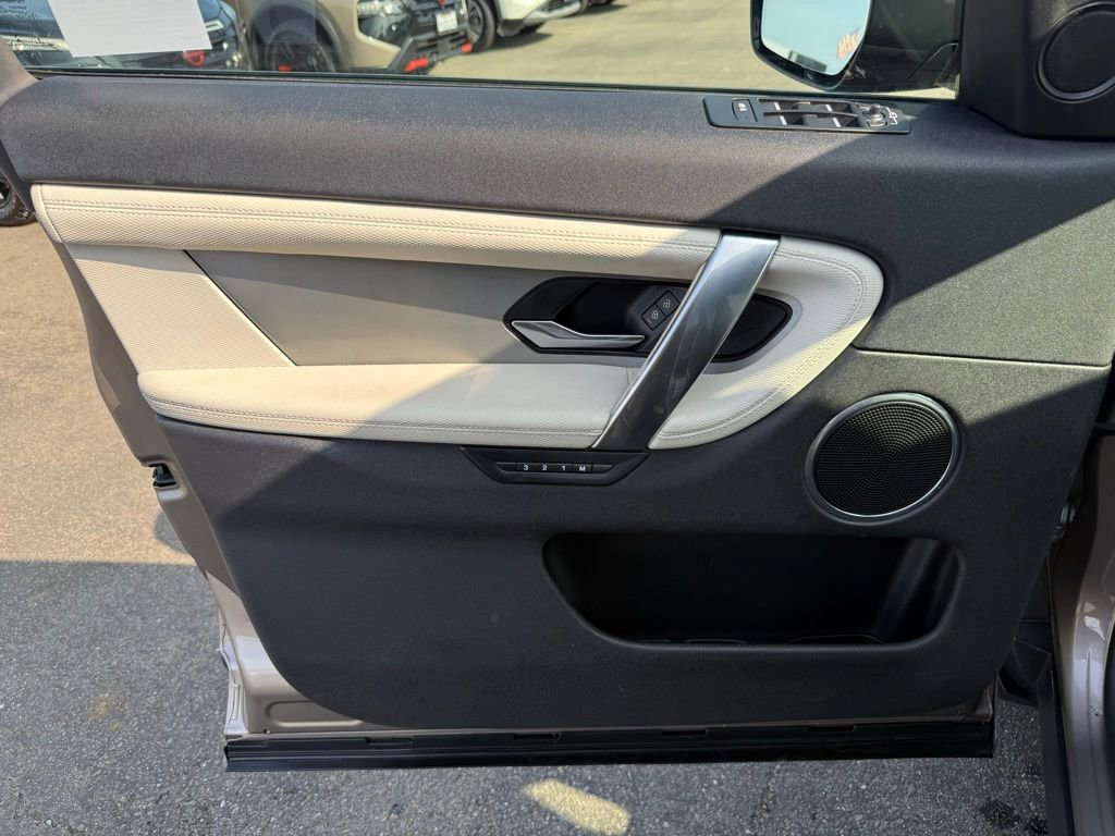 Used 2022 Land Rover Discovery Sport SE R-Dynamic image 19