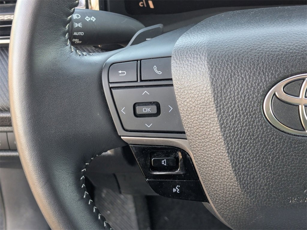 Used 2025 Toyota Camry SE image 19