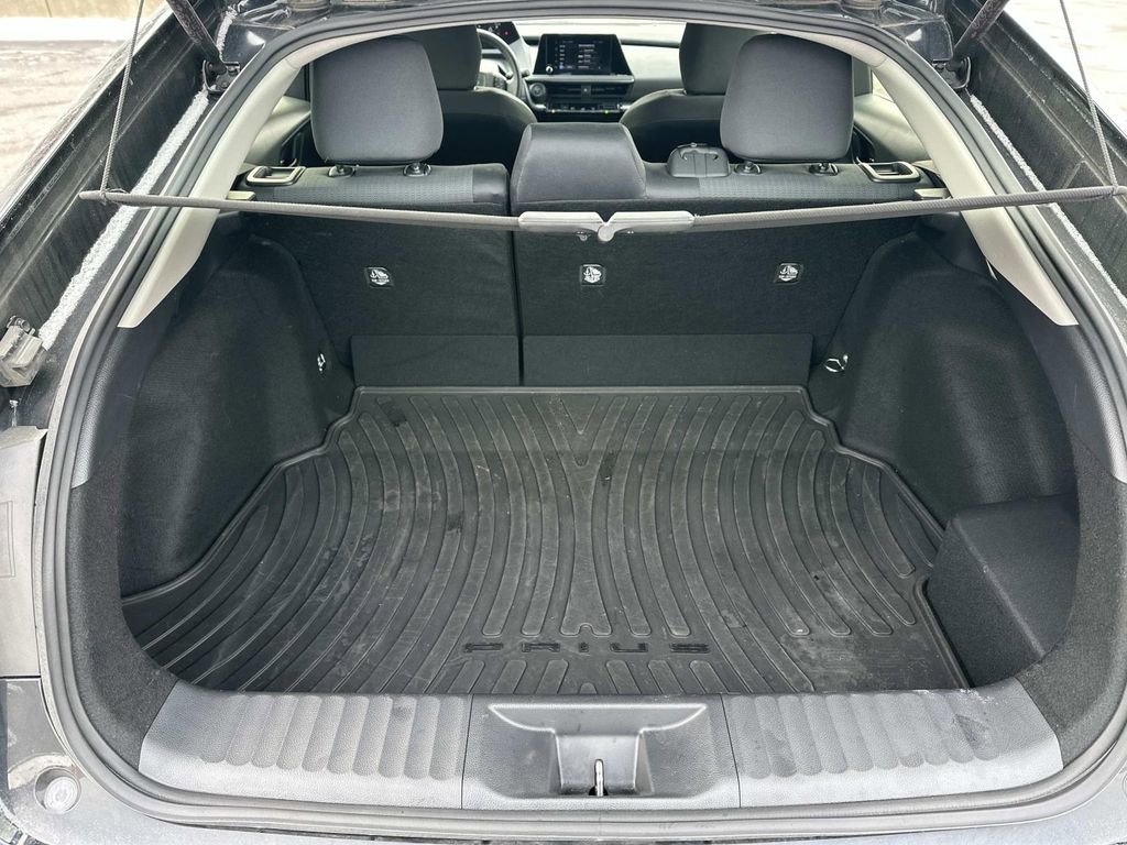 Used 2025 Toyota Prius LE image 10