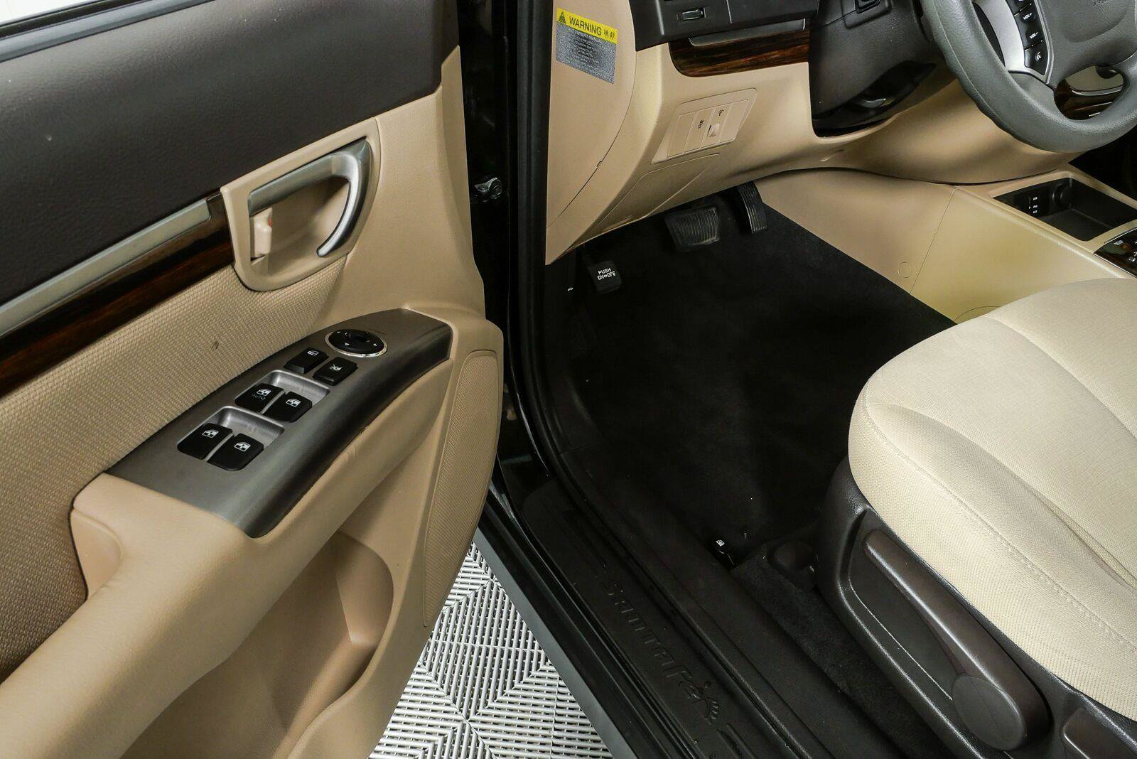 Used 2011 Hyundai Santa Fe GLS FWD image 7