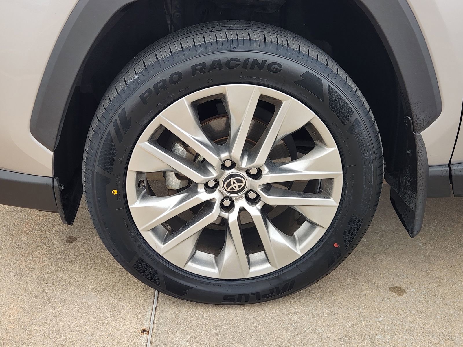 Used 2023 Toyota RAV4 XLE Premium image 14