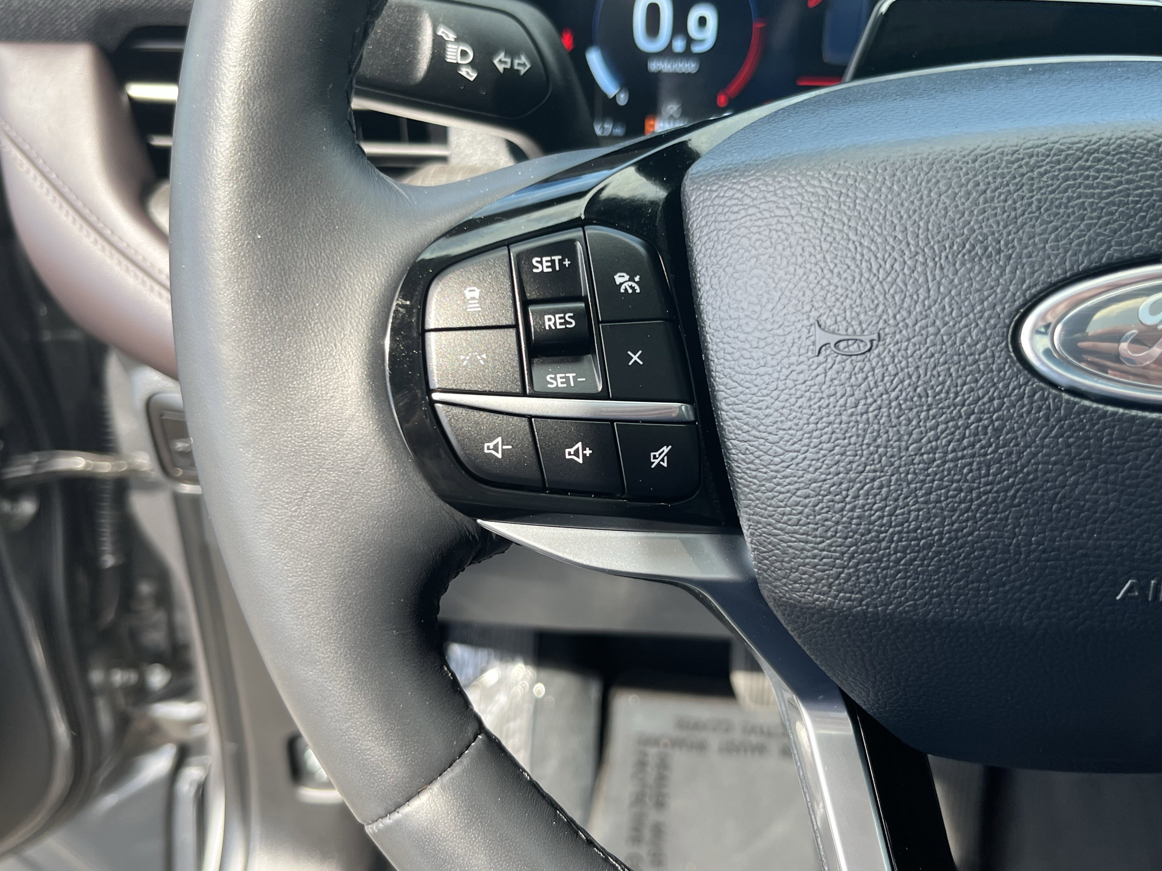 Used 2025 Ford Explorer Platinum w/ LUX Leather Package image 23