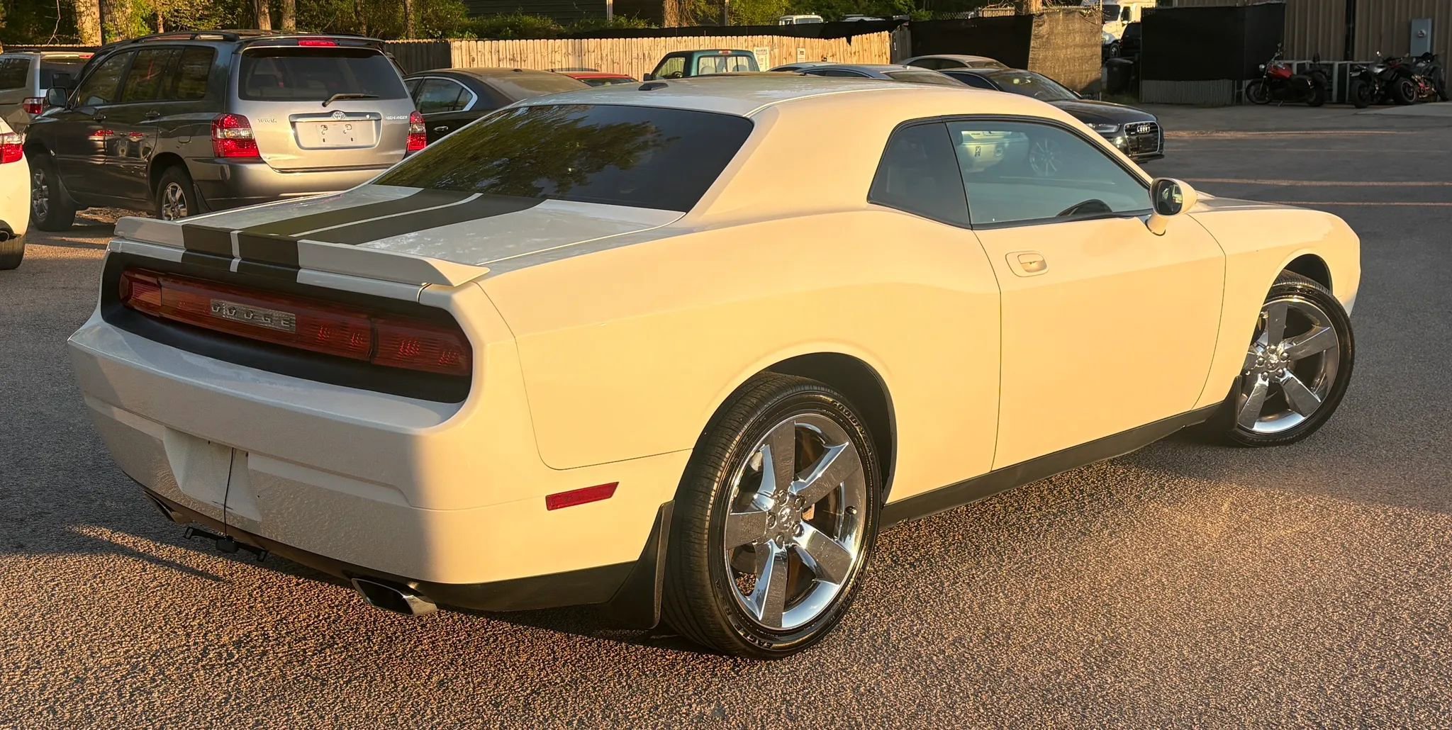Used 2010 Dodge Challenger R/T RWD image 6