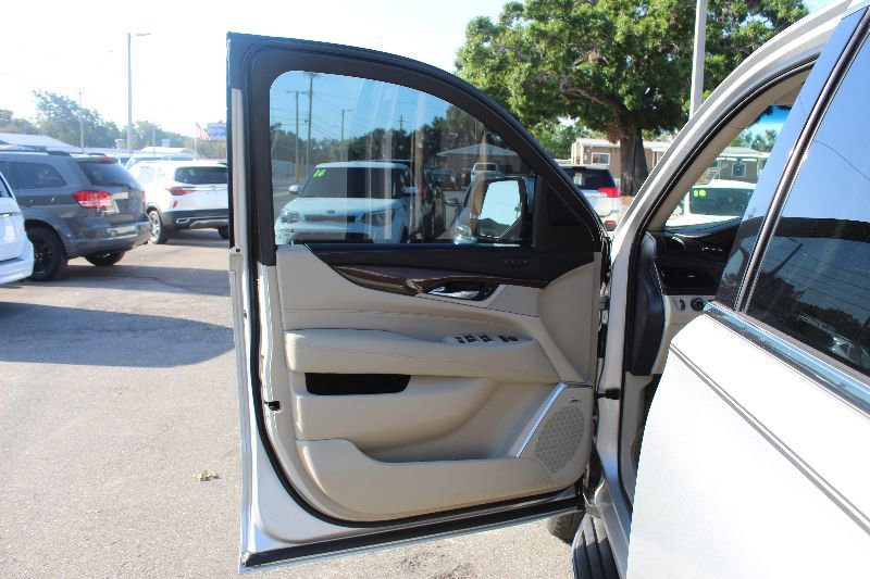 Used 2019 Cadillac Escalade ESV Luxury image 9