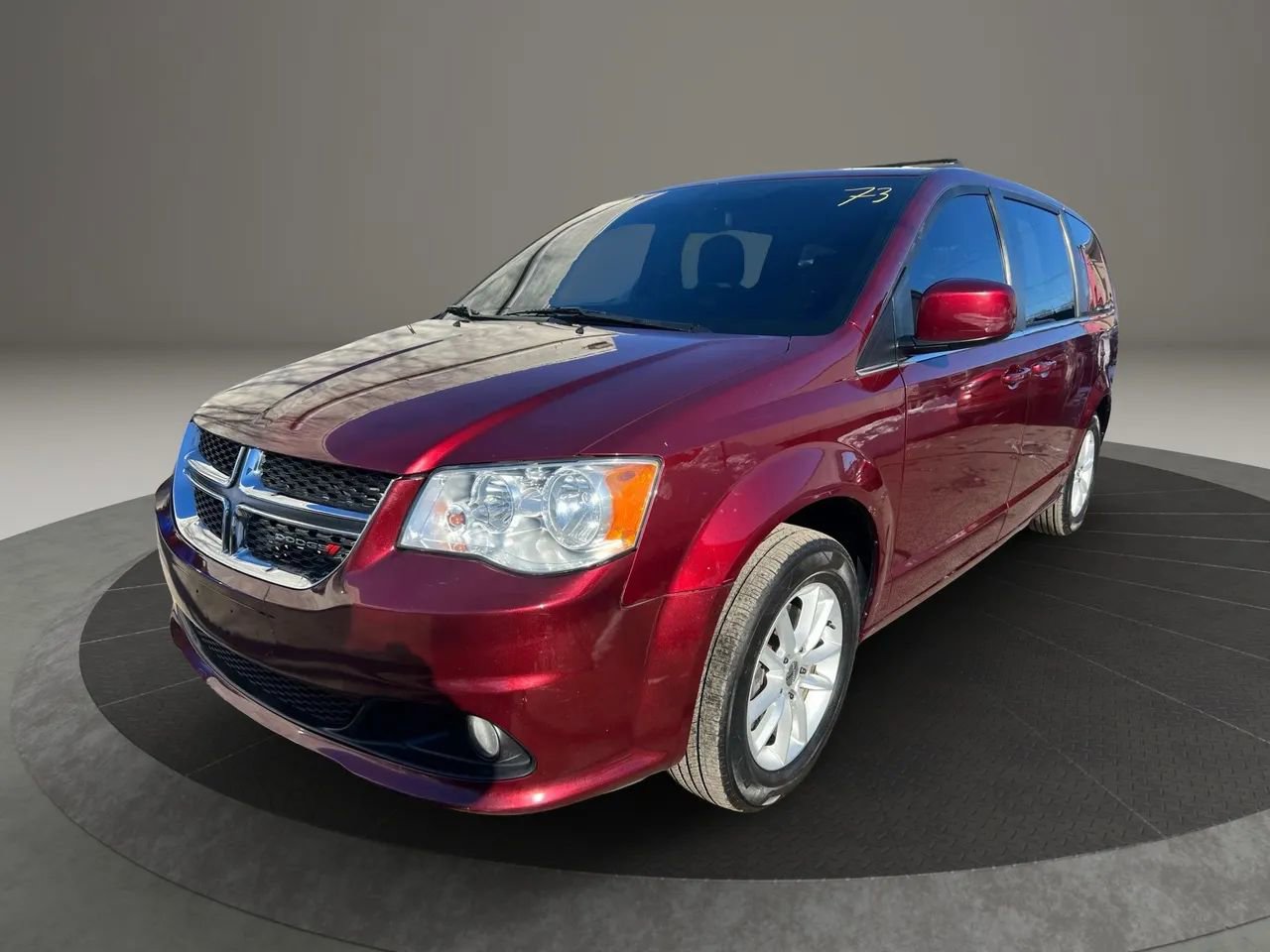 Used 2019 Dodge Grand Caravan SXT image 1