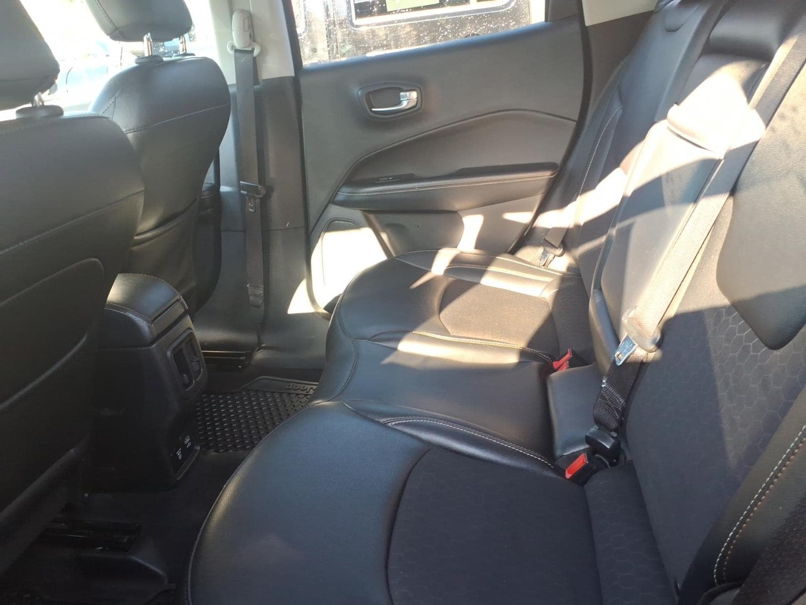 Used 2019 Jeep Compass Latitude w/ Cold Weather Group AWD/4WD image 8