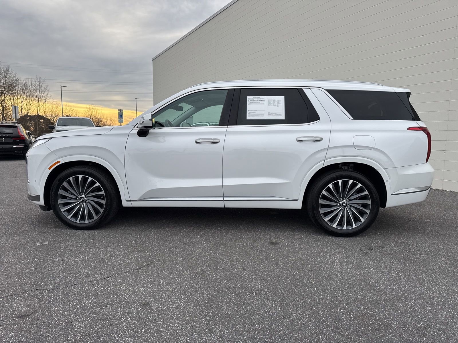 Used 2025 Hyundai Palisade Calligraphy image 4