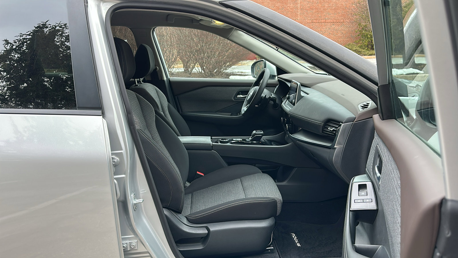 Certified 2022 Nissan Rogue SV image 22