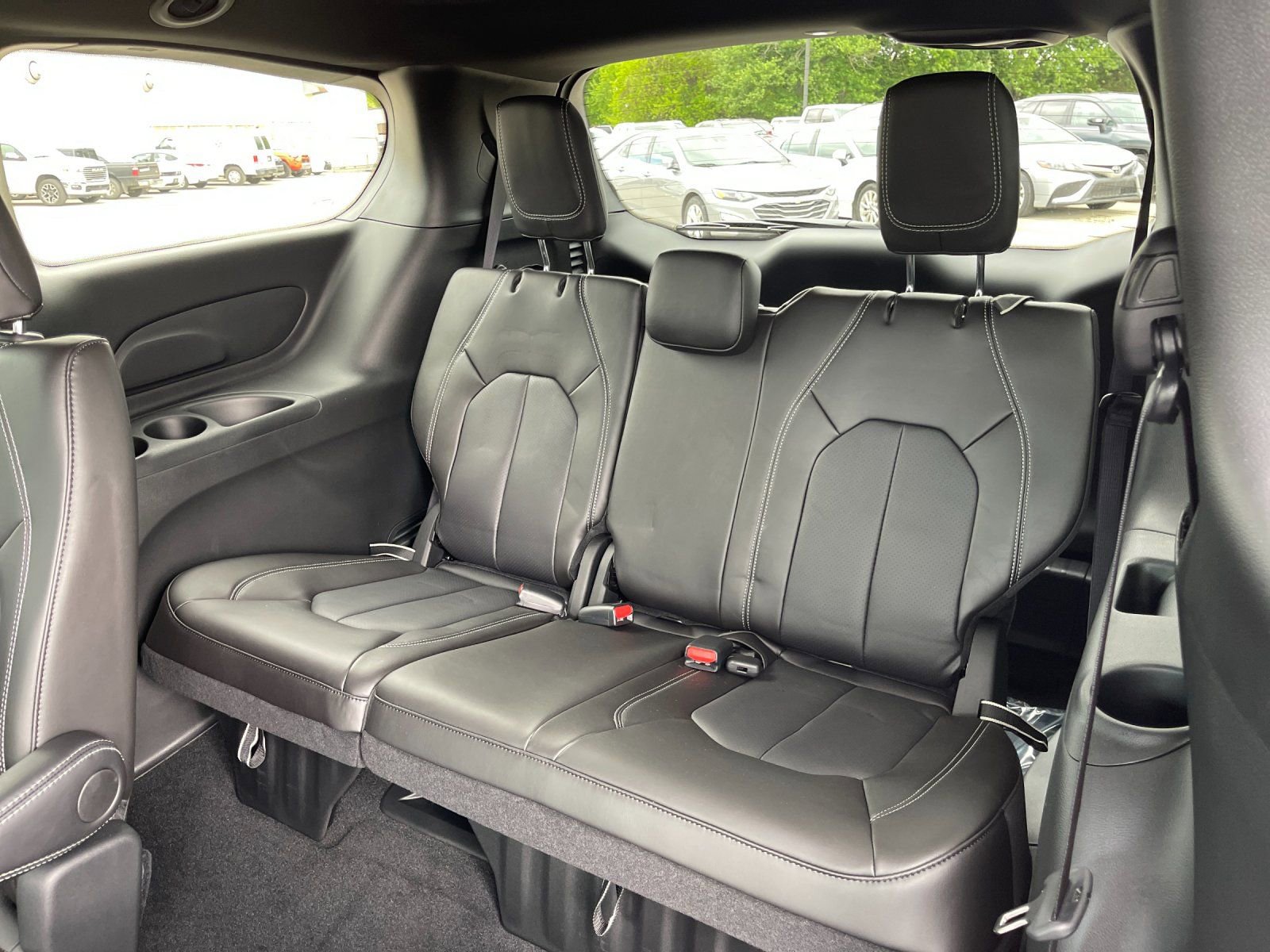 New 2026 Chrysler Pacifica Select AWD/4WD image 17