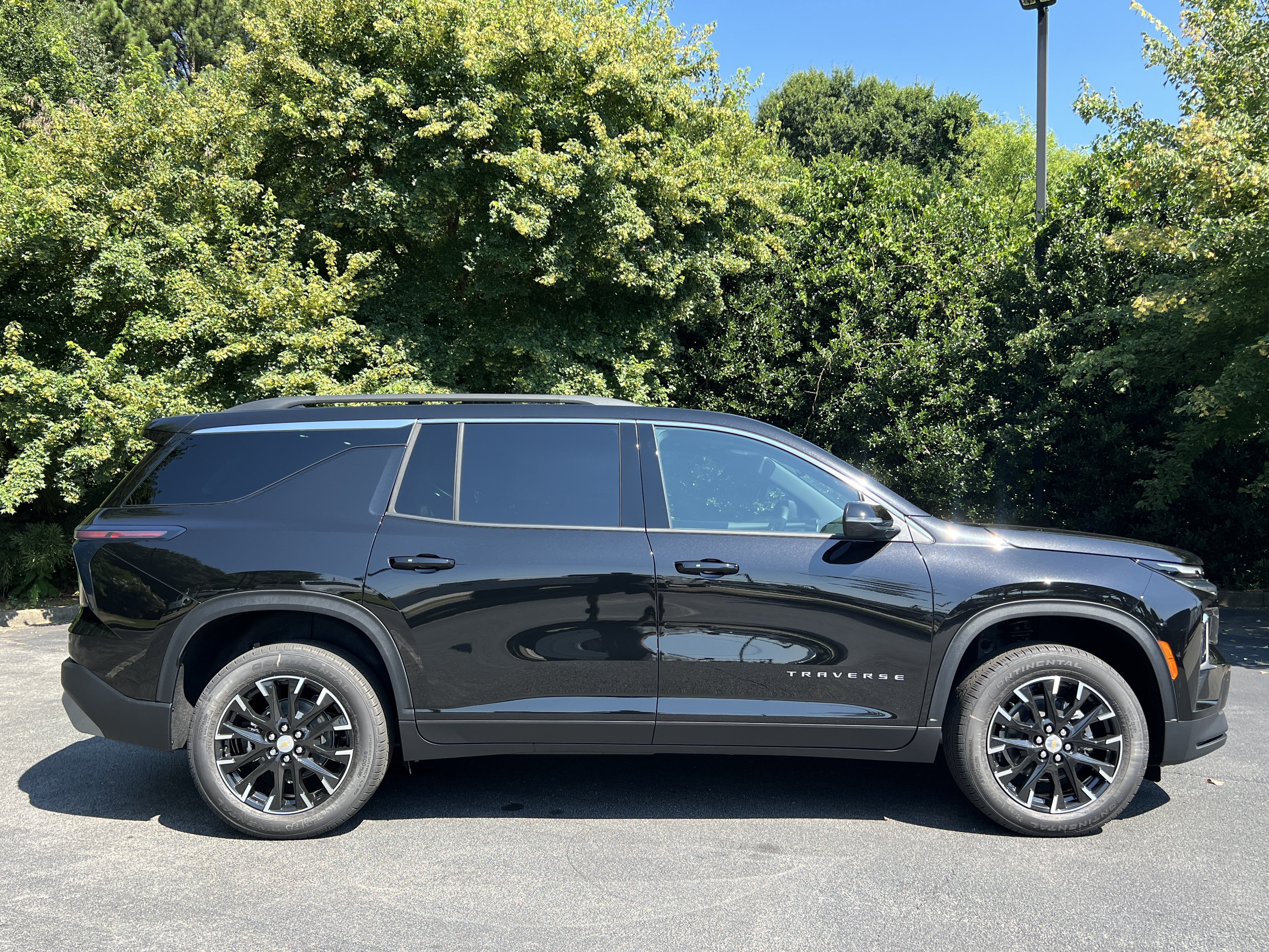 New 2026 Chevrolet Traverse LT w/ Sun and Wheel Package FWD image 10