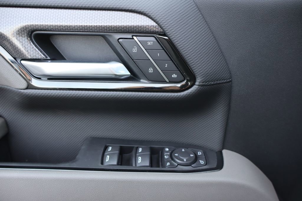 Used 2025 Chevrolet Silverado 2500 ZR2 w/ Technology Package image 7