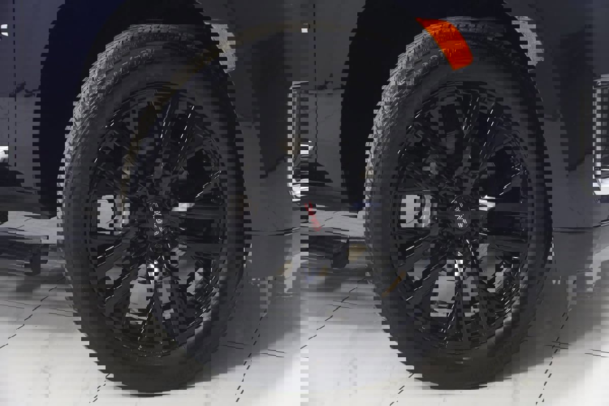 Used 2021 GMC Yukon Denali w/ Denali Premium Package image 17