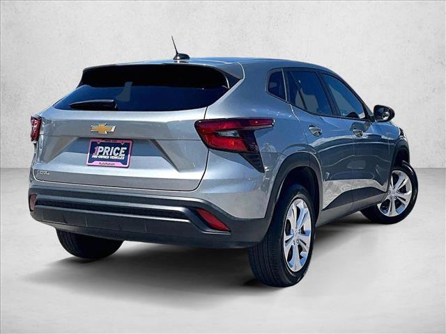 Certified 2024 Chevrolet Trax LS FWD image 2