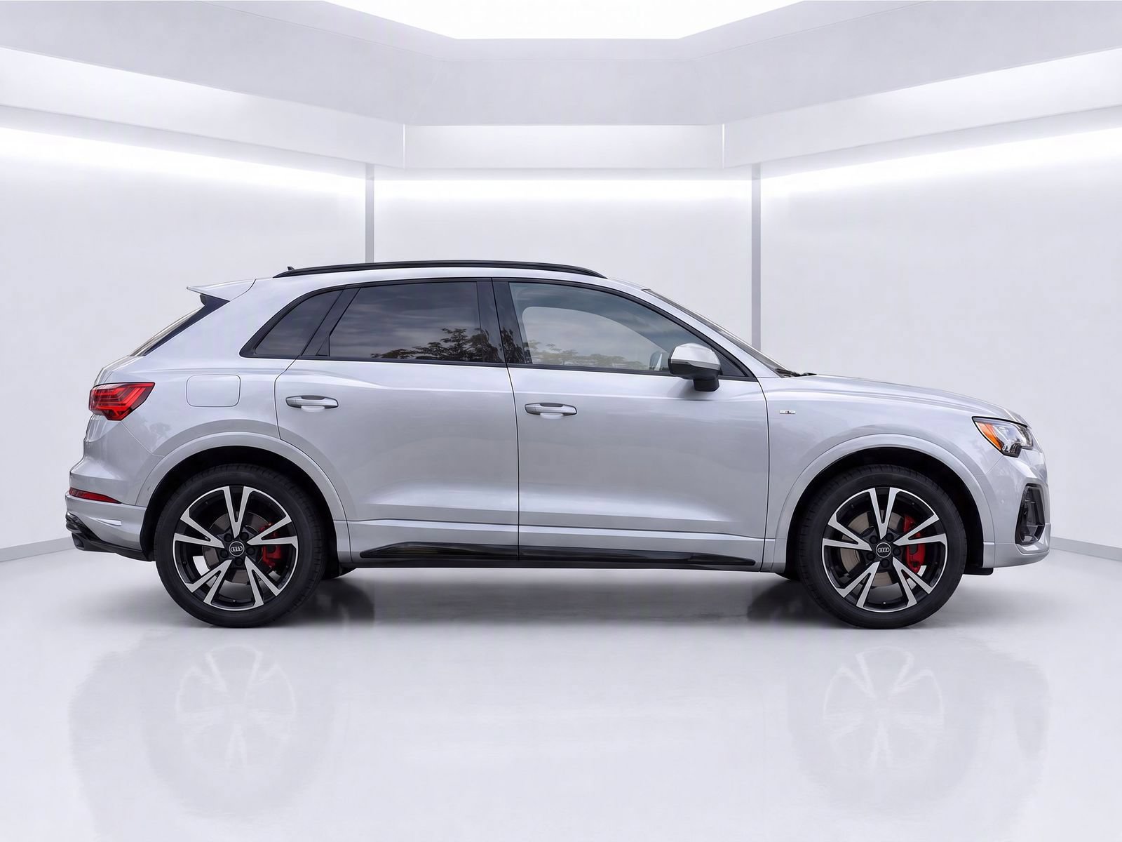 Certified 2025 Audi Q5 2.0T Premium Plus w/ Premium Plus Package AWD/4WD image 3