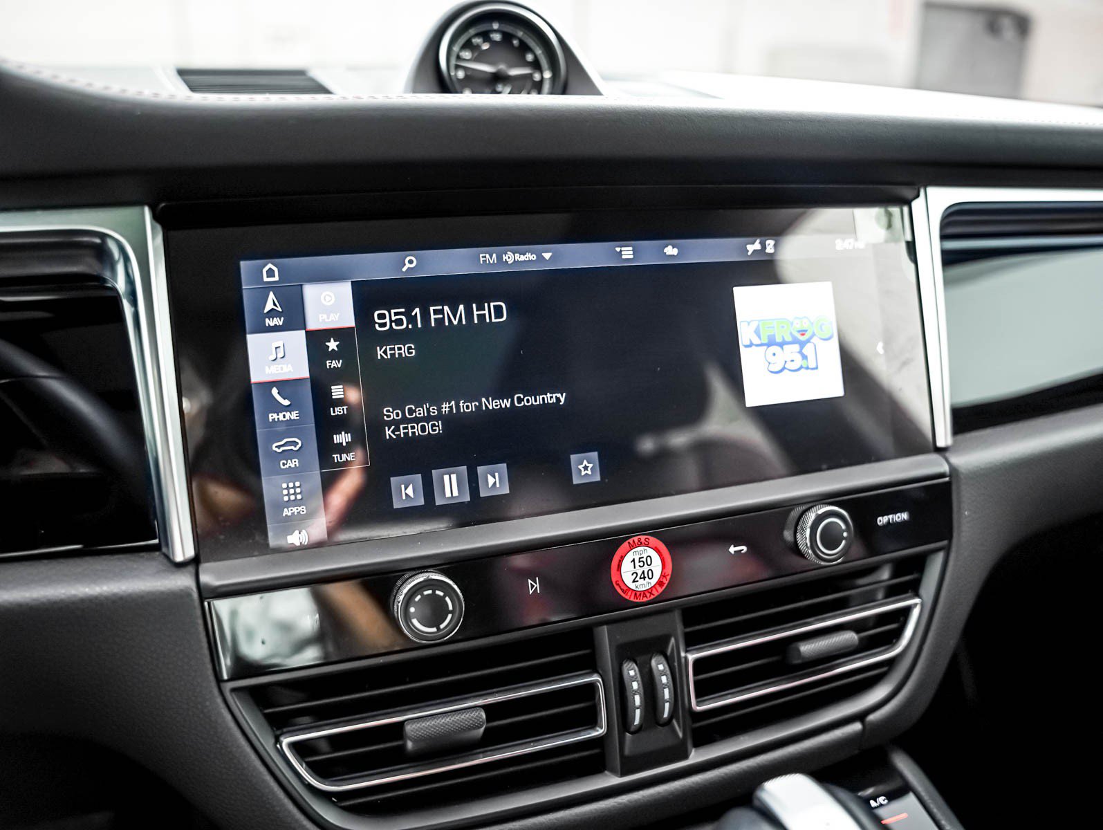 Certified 2023 Porsche Macan AWD/4WD image 21