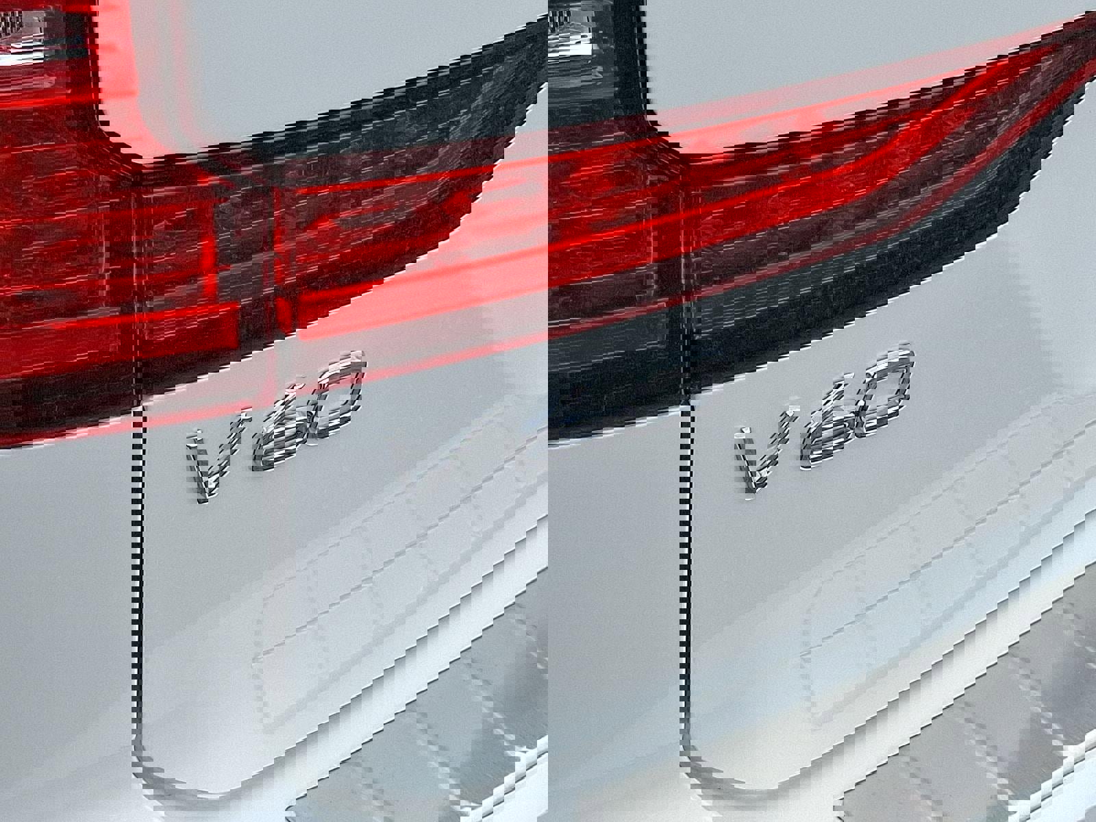 Certified 2024 Volvo V60 B5 Cross Country Plus w/ Protection Package Premier image 33