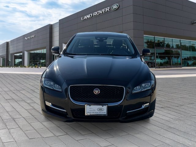 Used 2019 Jaguar XJ R-Sport RWD image 8