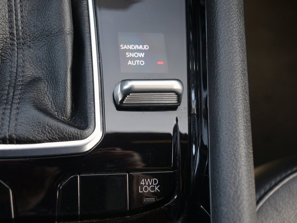 Used 2023 Jeep Compass Limited image 17